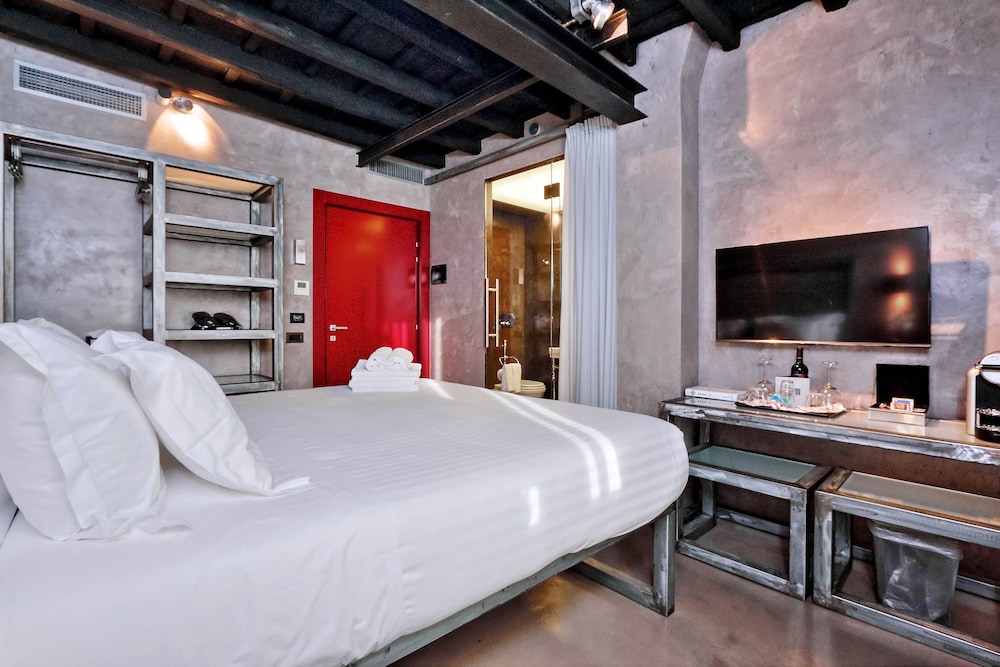 SUPERIOR, DOUBLE BED