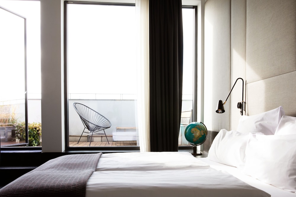 The Flushing Meadows Hotel & Bar 34/50