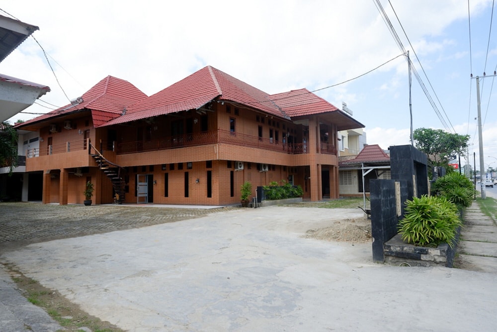 RedDoorz Plus @ Hotel Srikandi Kendari 4/50