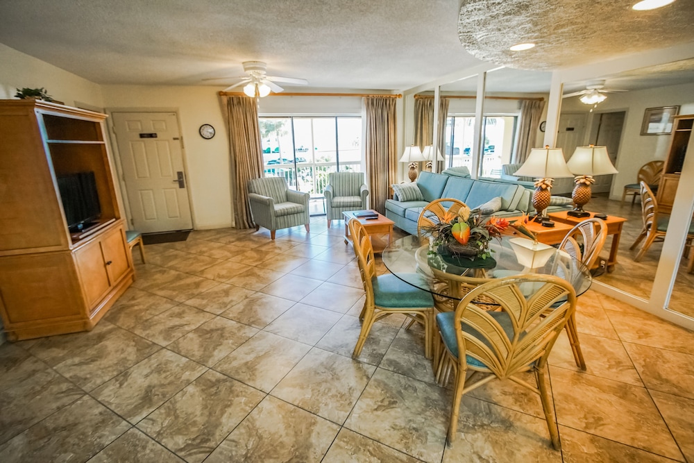 Coral Reef Beach Resort 25/32