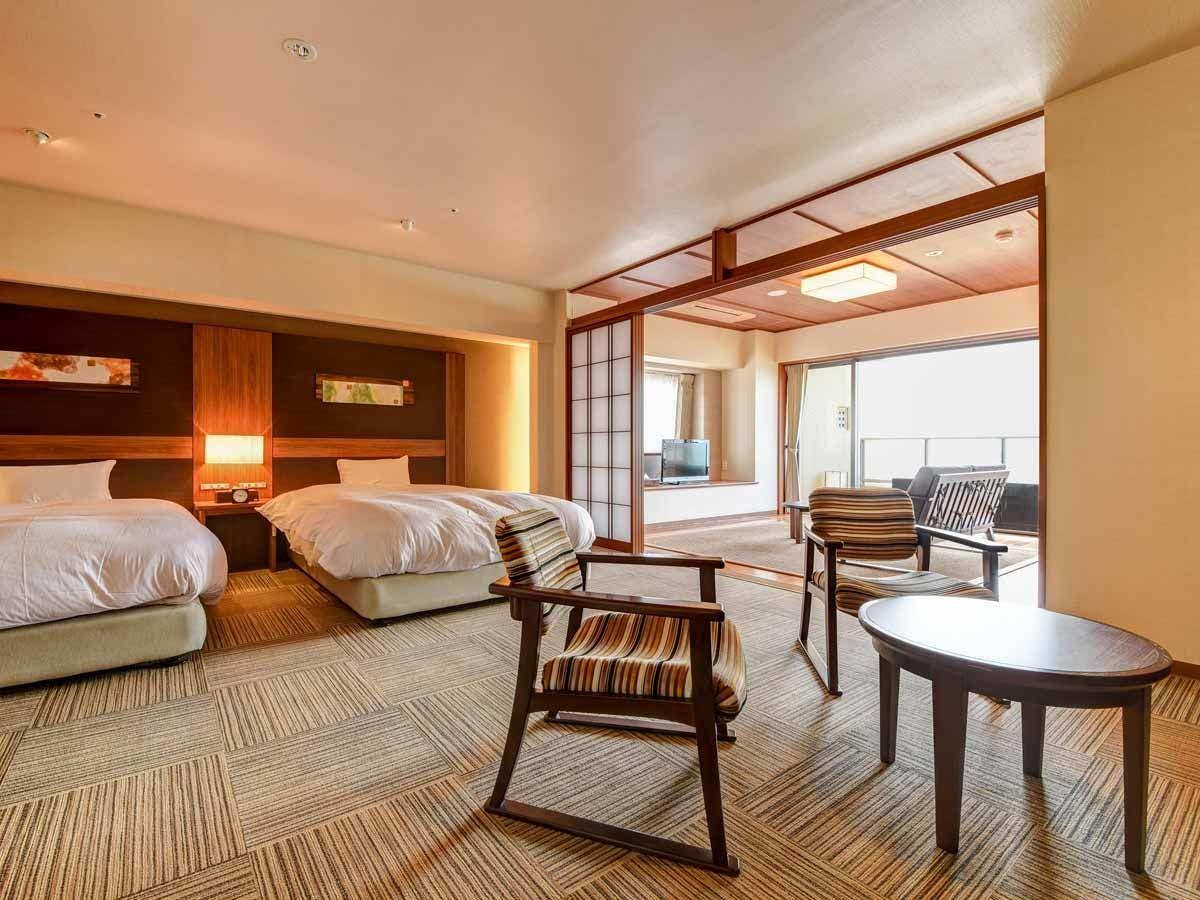 Western, Deluxe, Twin Beds, Ocean View, Night View