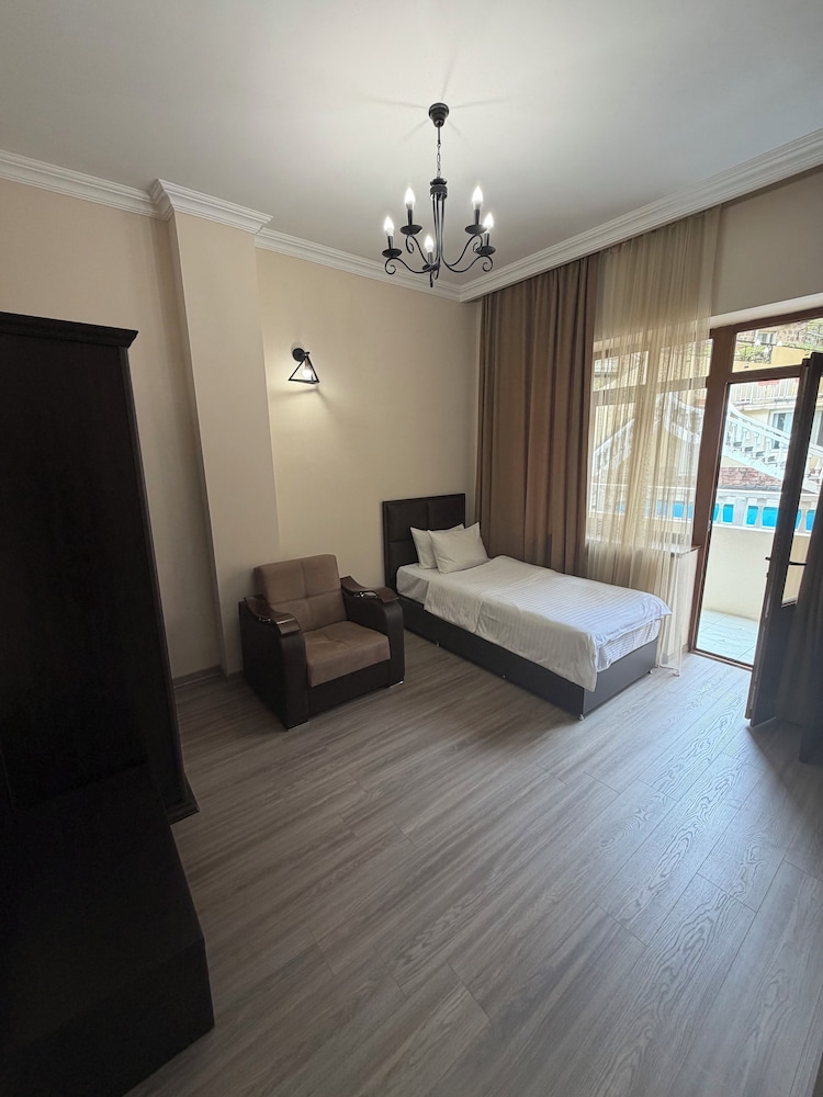 Capital Hotel 15/68