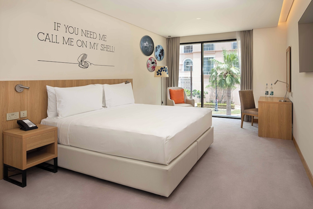 Rover, King Bed