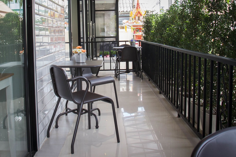 168 Studio Hotel Ubon Ratchathani 42/48