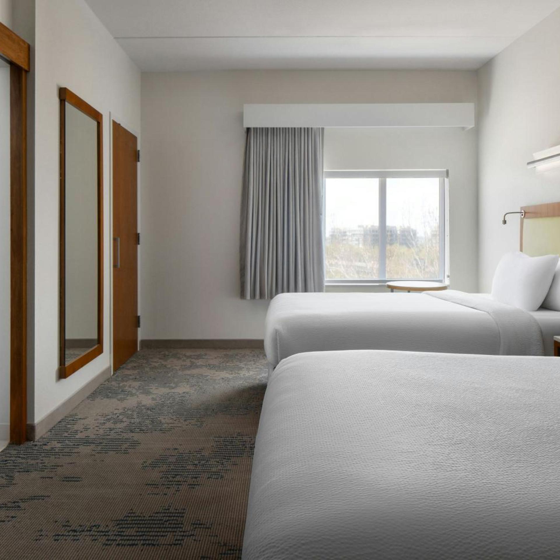Suite, 2 Queen Beds, Bridge View, Sofa