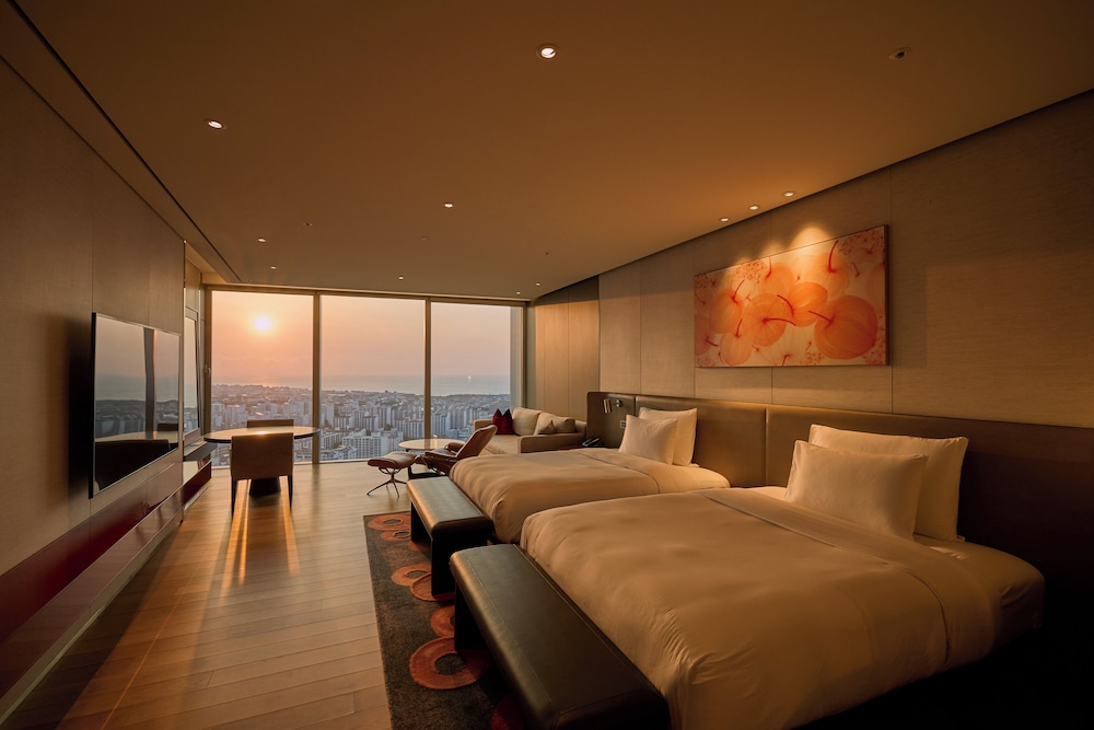 ROOM, TWIN BEDS, CITY VIEW