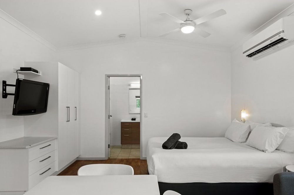 Deluxe, Studio, Cabin, Queen Bed