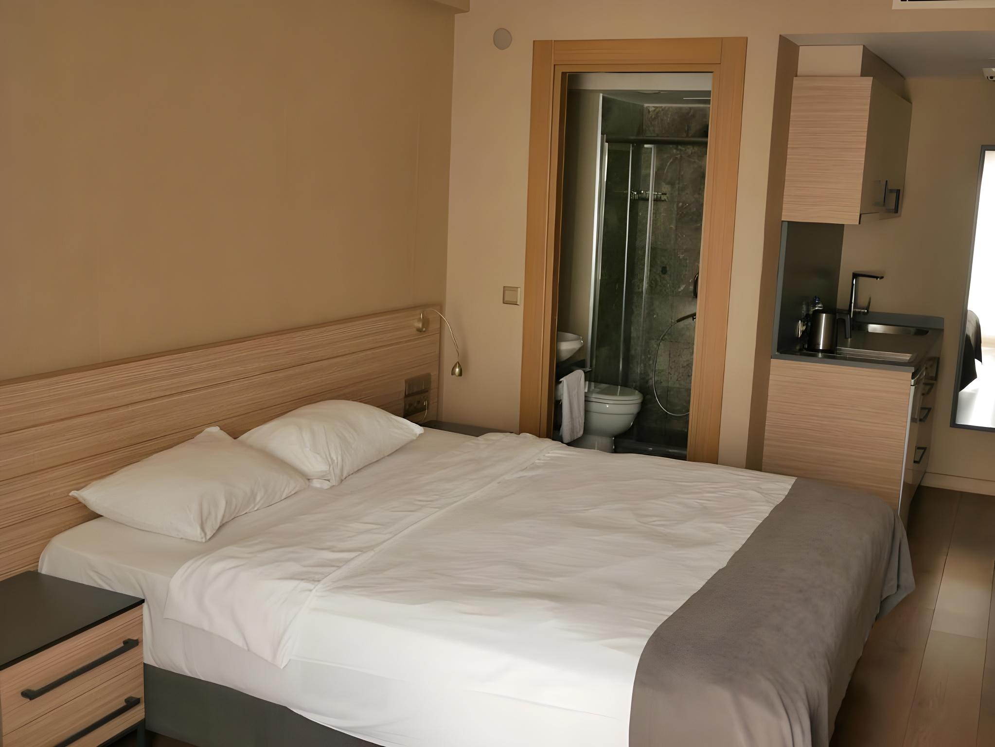 Economy, Triple, King Bed, Queen Bed, Endless Comfort Hotel Taksim 2/2