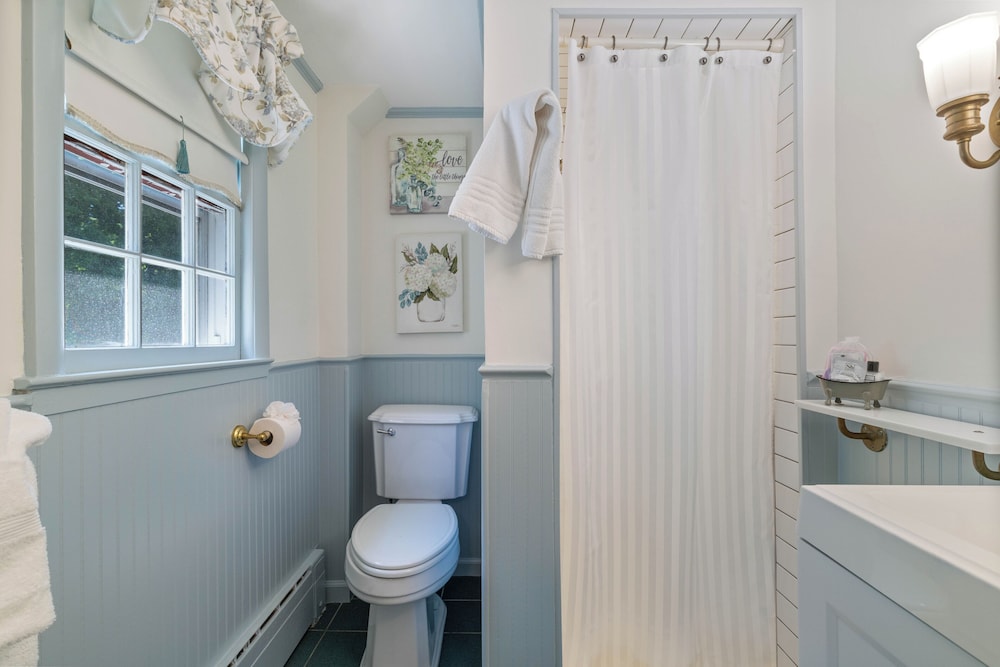 Westbrook Inn Bed and Breakfast 72/74