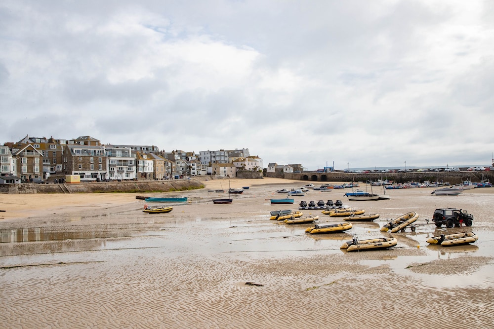 St Ives Bay Hotel 65/68