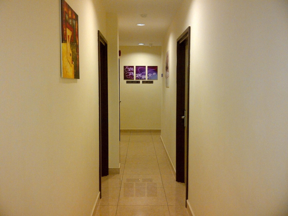 Capital O 90714 Hotel Checkedinn 21/38
