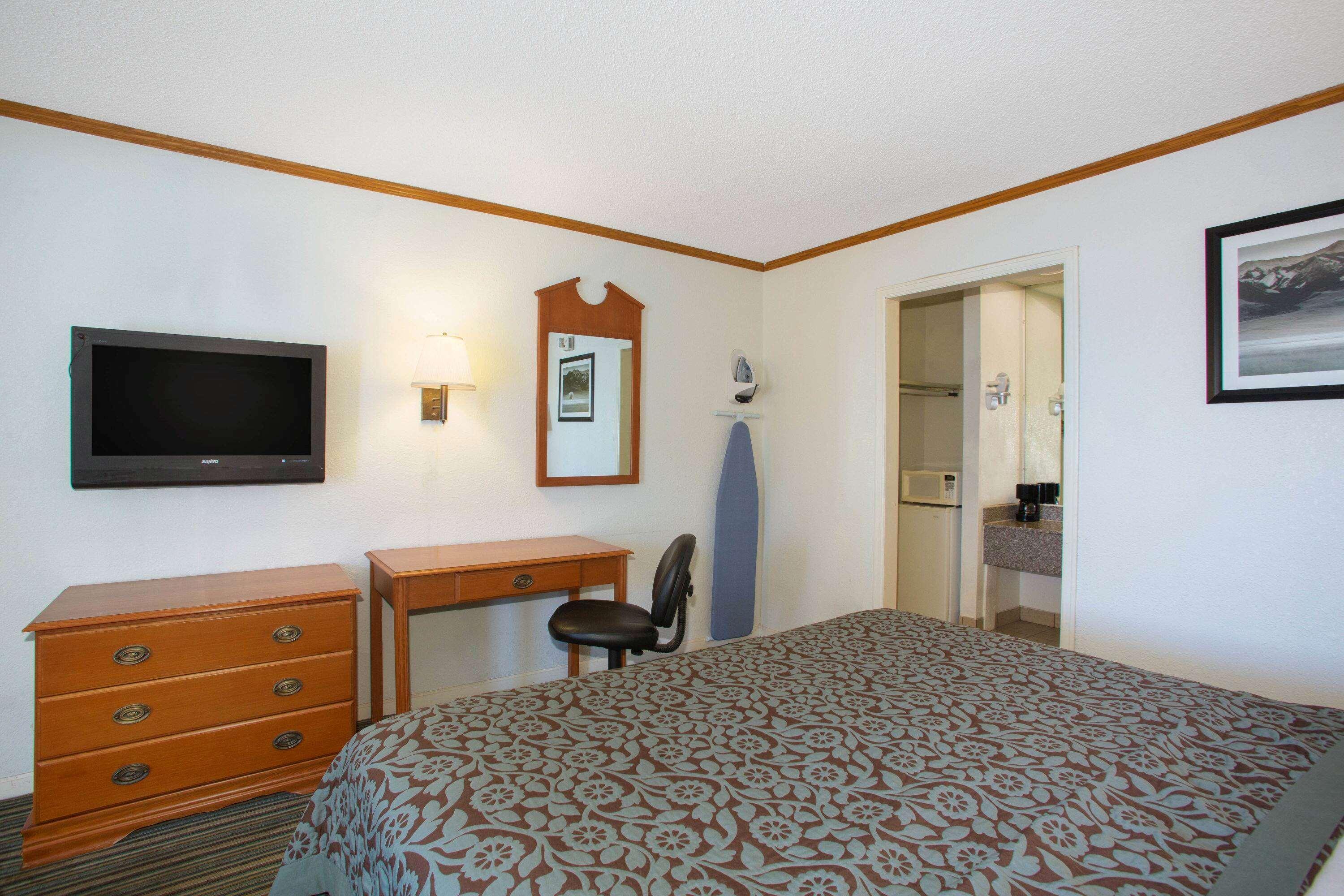 Economy Hotel Wichita- Florence St 39/48