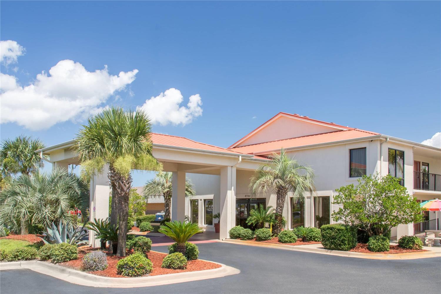 Days Inn & Suites by Wyndham Navarre - near Beaches/Hurlburt 2/27