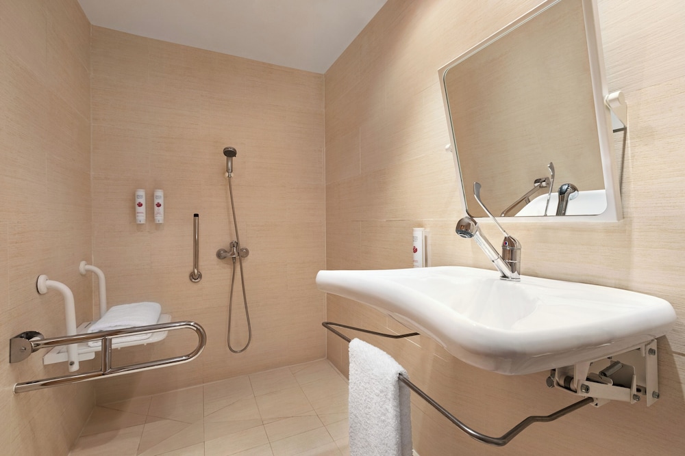 Ramada by Wyndham Valencia Almussafes 55/56
