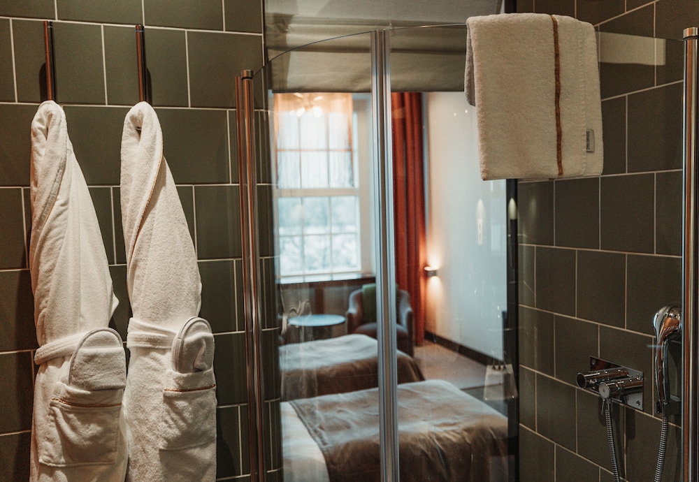 Naas Fabriker Hotell Och Restaurang 10/50