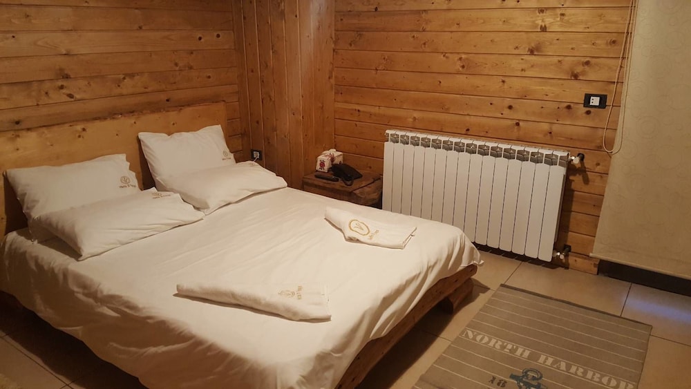 House, 3 Double Beds, Single Bed, Sofa
