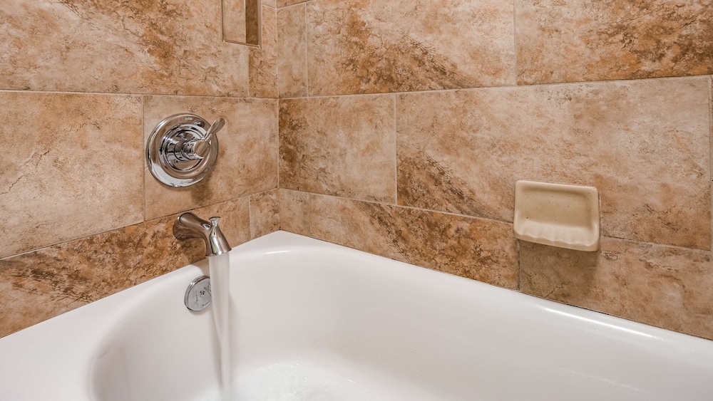 Best Western Plus Weatherford 24/43