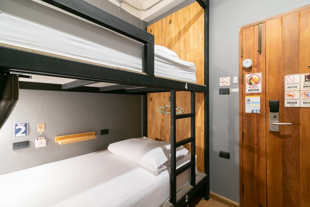 Timber Hostel 12/63