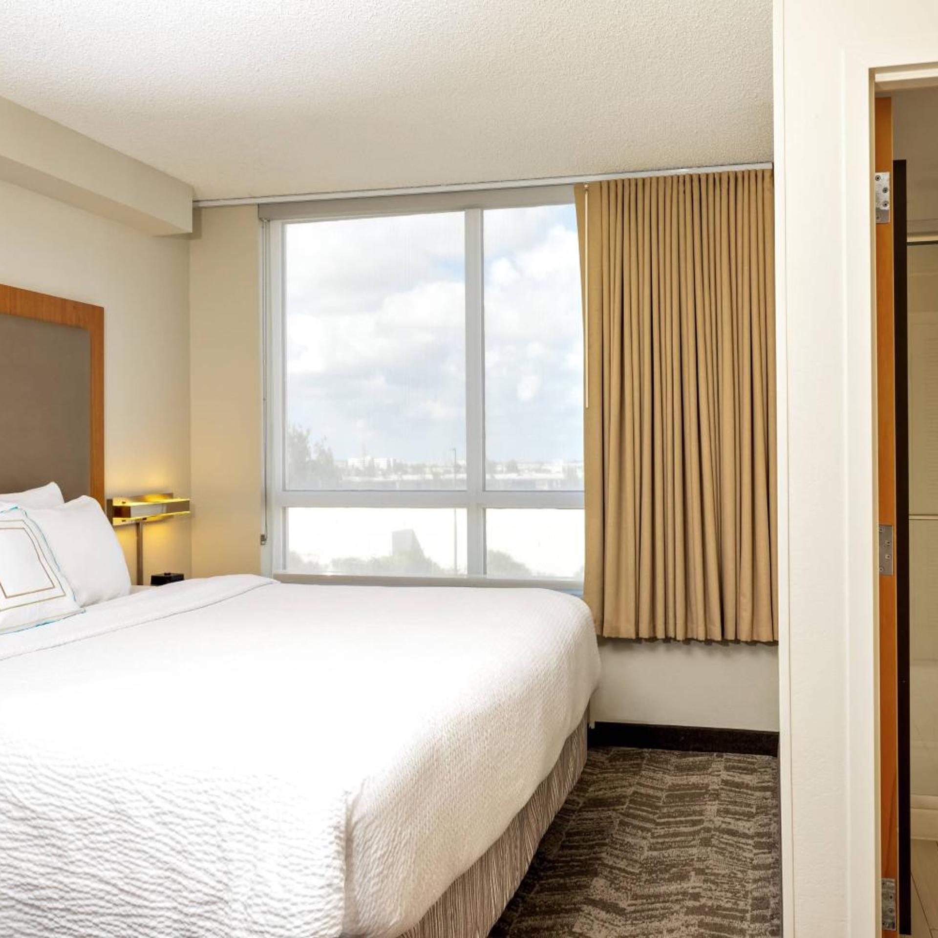 Suite, King Bed, Trundle Bed, Lagoon View, Sofa, Bathtub, Accessible