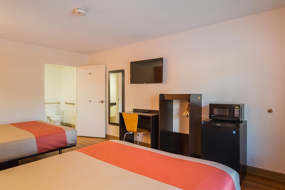 PREMIUM, KING BED, ACCESSIBLE