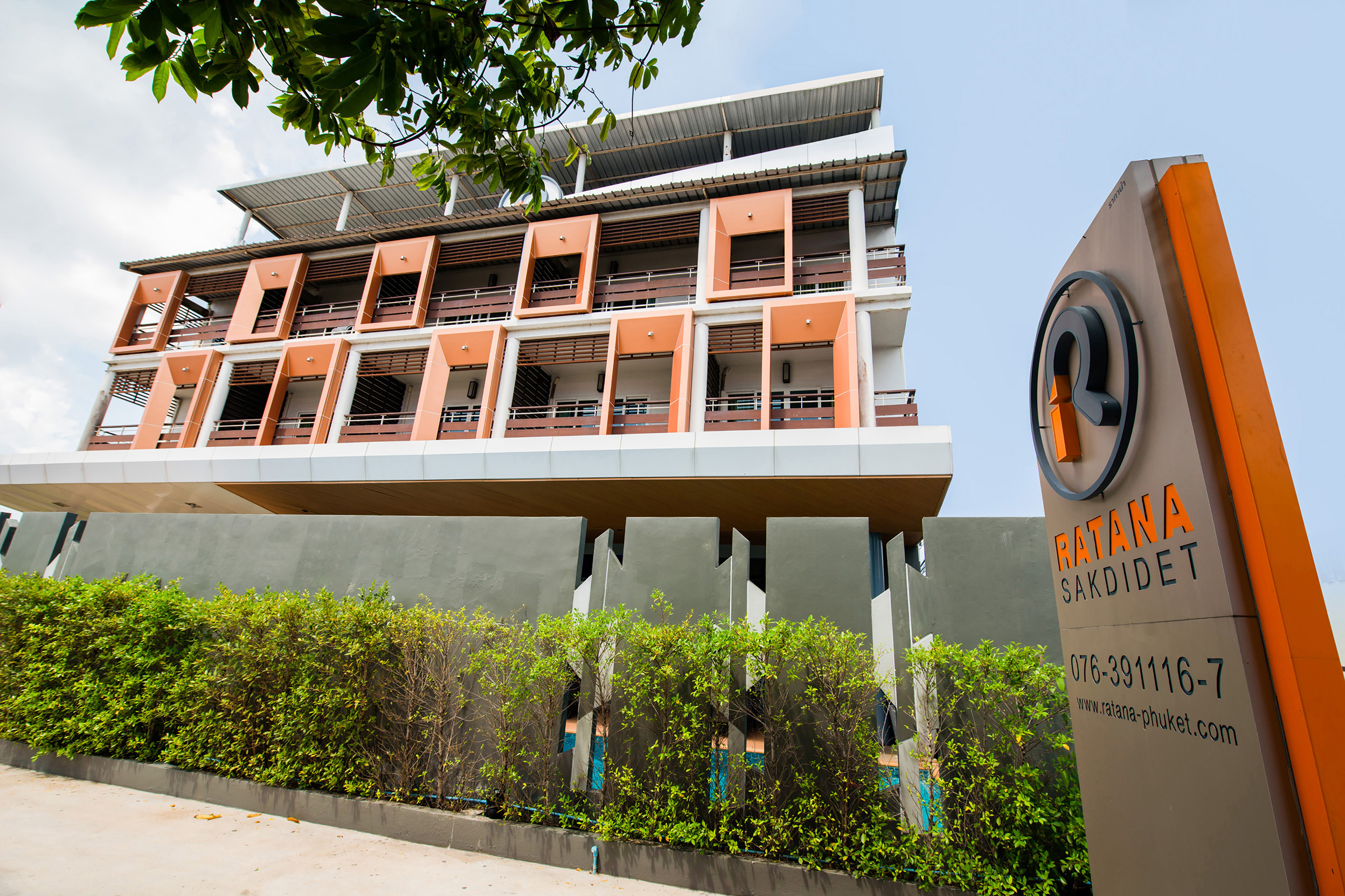 OYO 241 Ratana Hotel Sakdidet 2/25