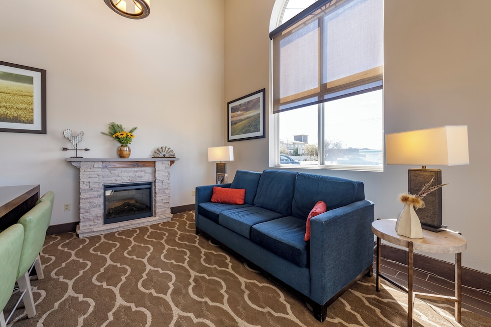 Comfort Inn and Suites Hays I-70 32/46