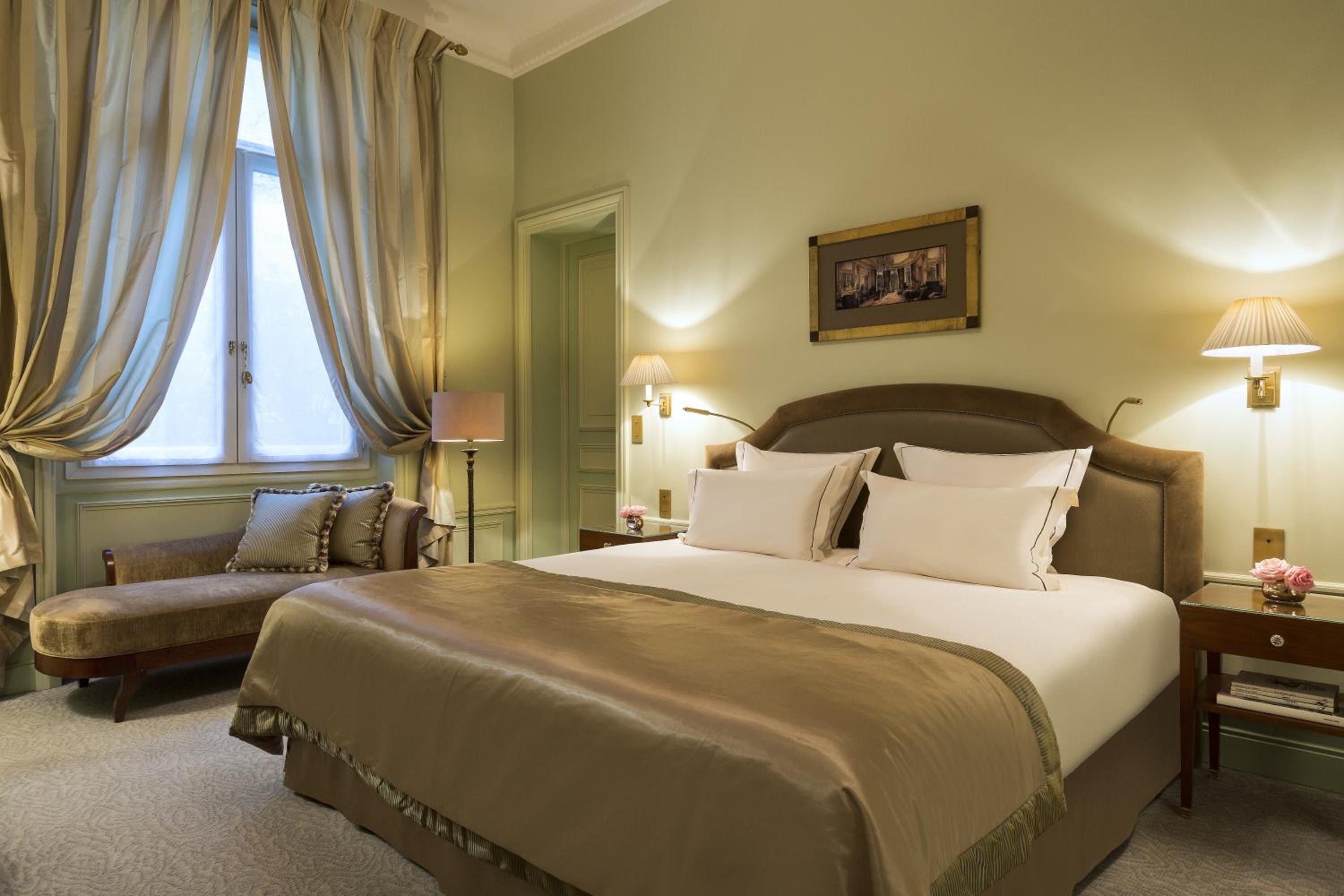 Parisienne, Deluxe, Suite, Queen Bed