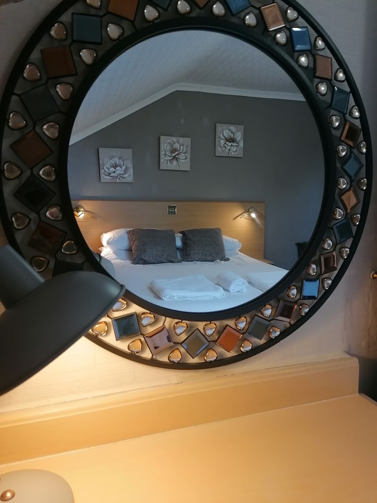 George Borrow Hotel 16/23