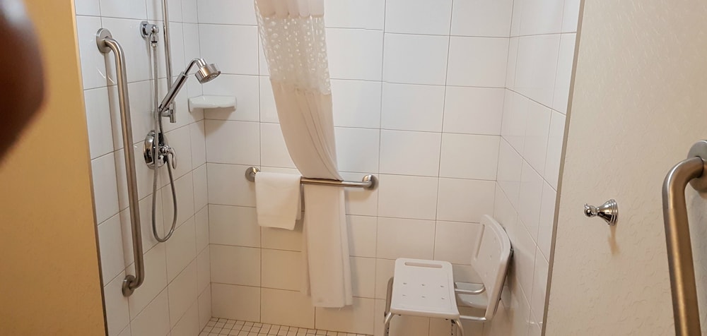Hampton Inn & Suites By Hilton Calgary- University Northwest 17/61