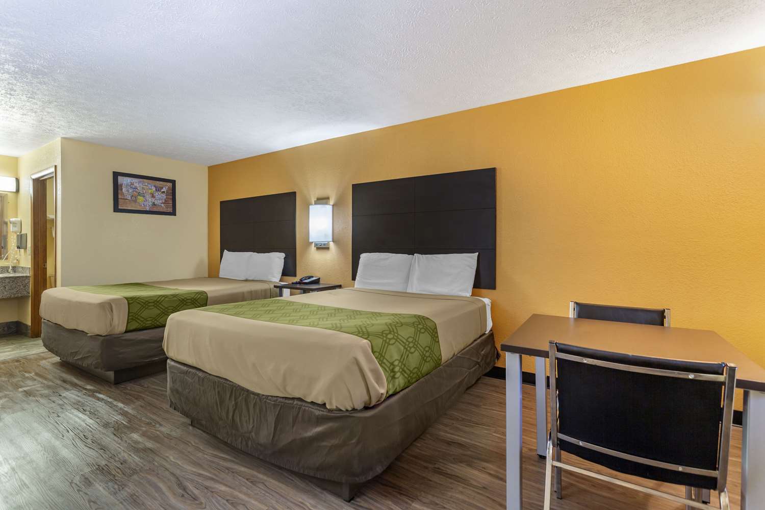 غرفة بسريرين كوين، Econo Lodge North Nashville TN 3/5