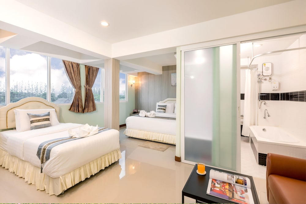 RoomQuest Suvarnabhumi Airport Rom Klao 27/55
