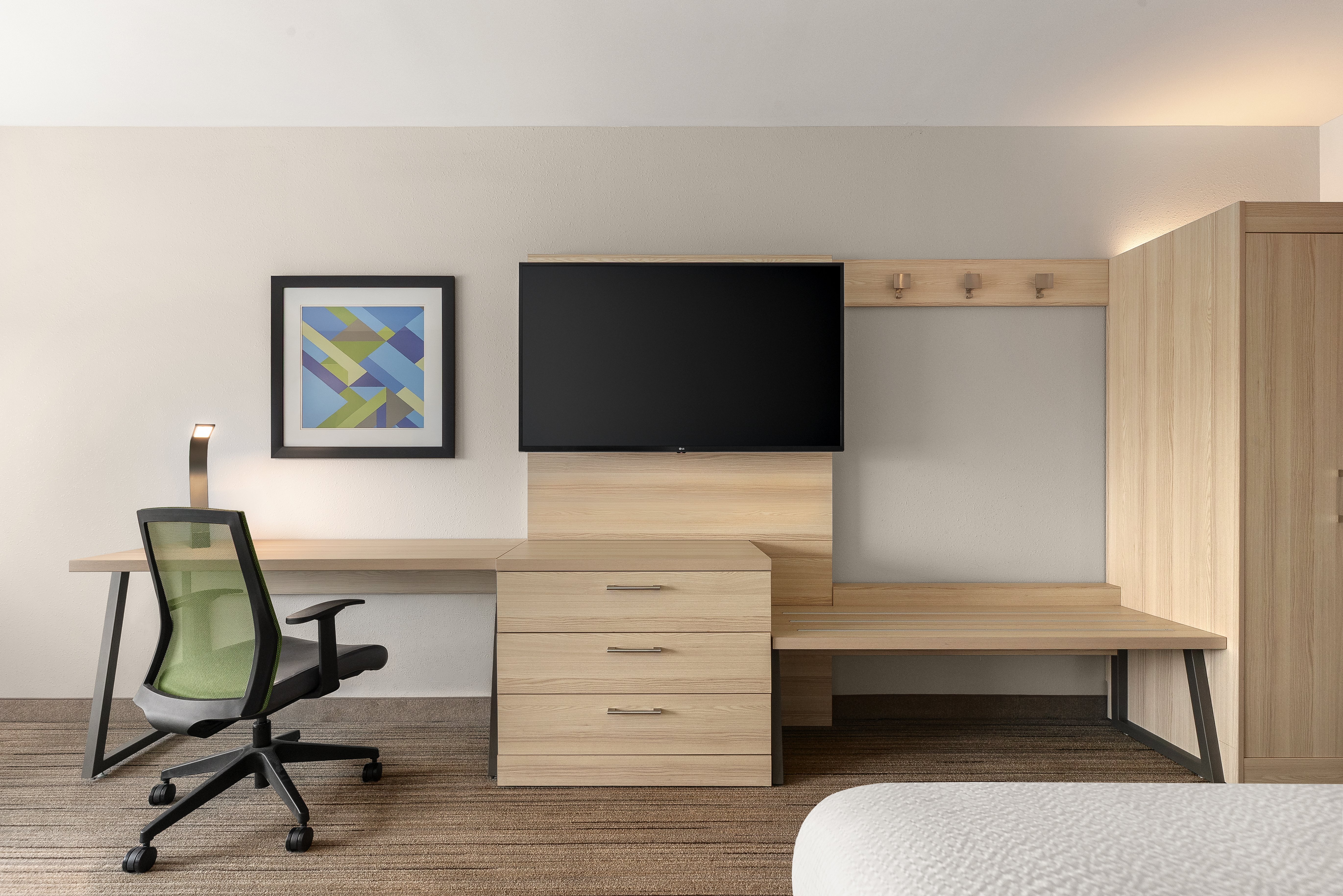 Holiday Inn Express Suites Staunton 69/75