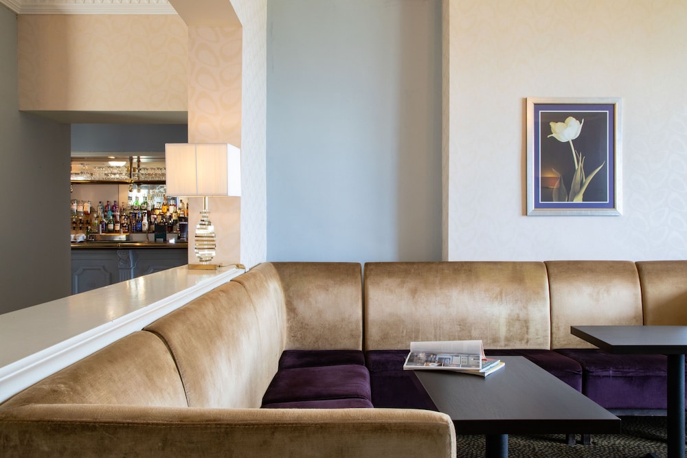 County Hotel 42/68