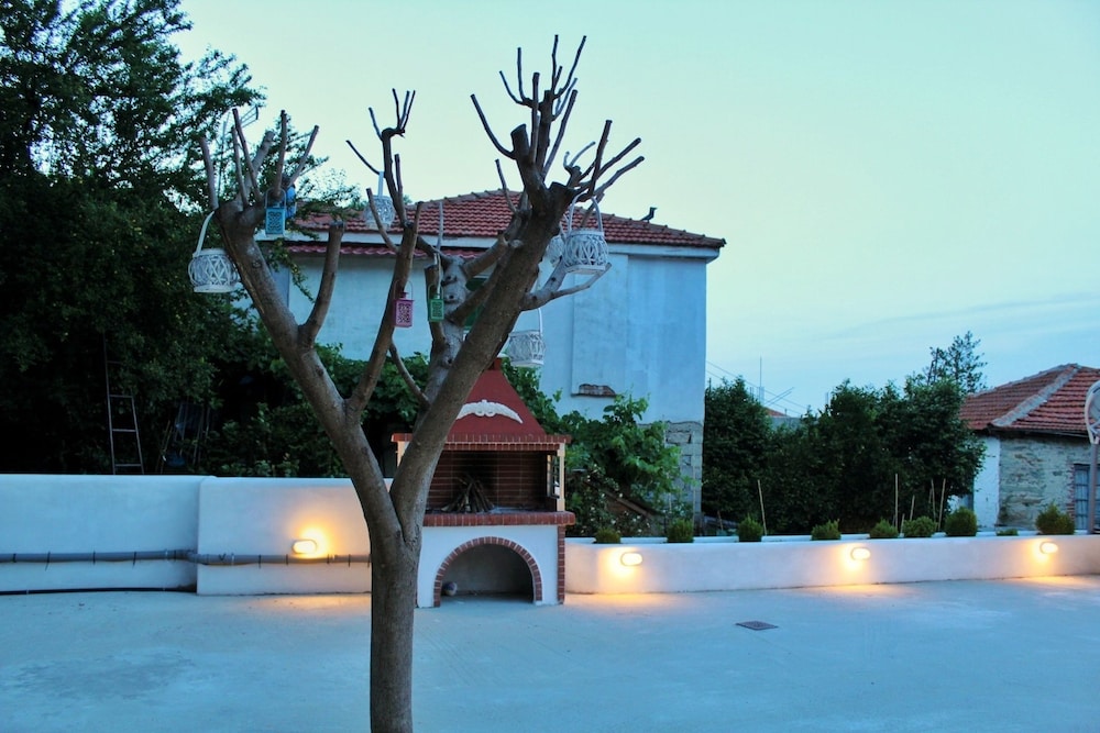 House Of Gardenia 23/24