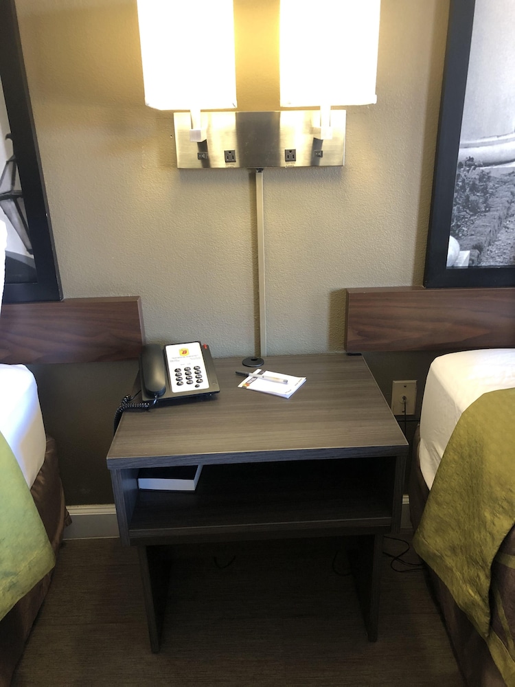 Super 8 By Wyndham Orangeburg 19/22
