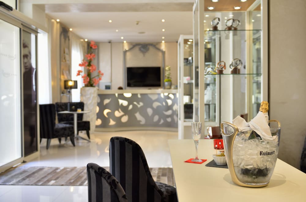 Renoir Cannes Hotel 6/68
