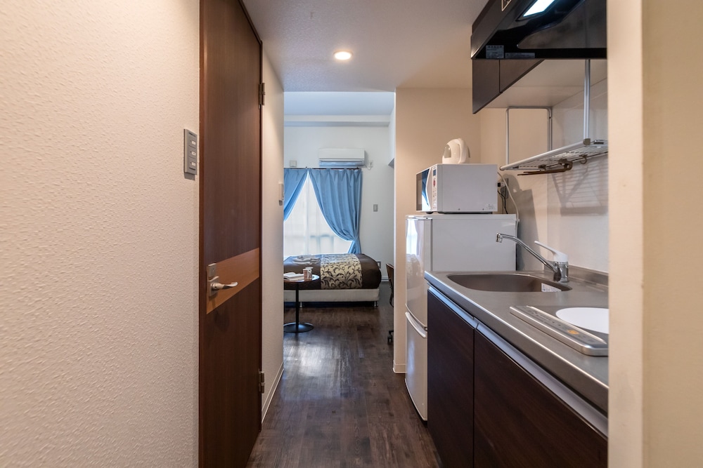 Mr.Kinjo Eminence Inn Maejima 37/42