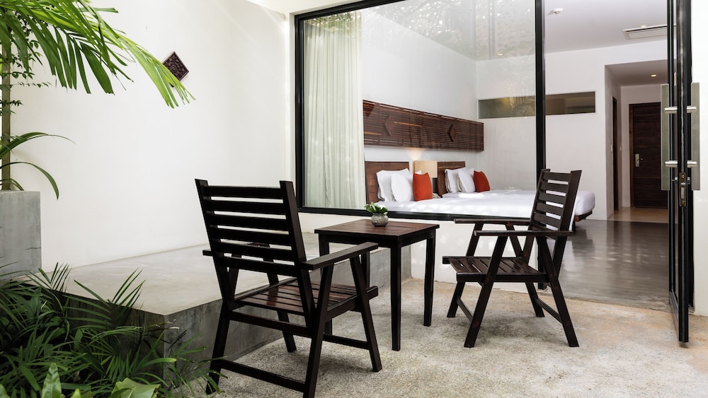LYNNAYA URBAN RIVER RESORT 54/69