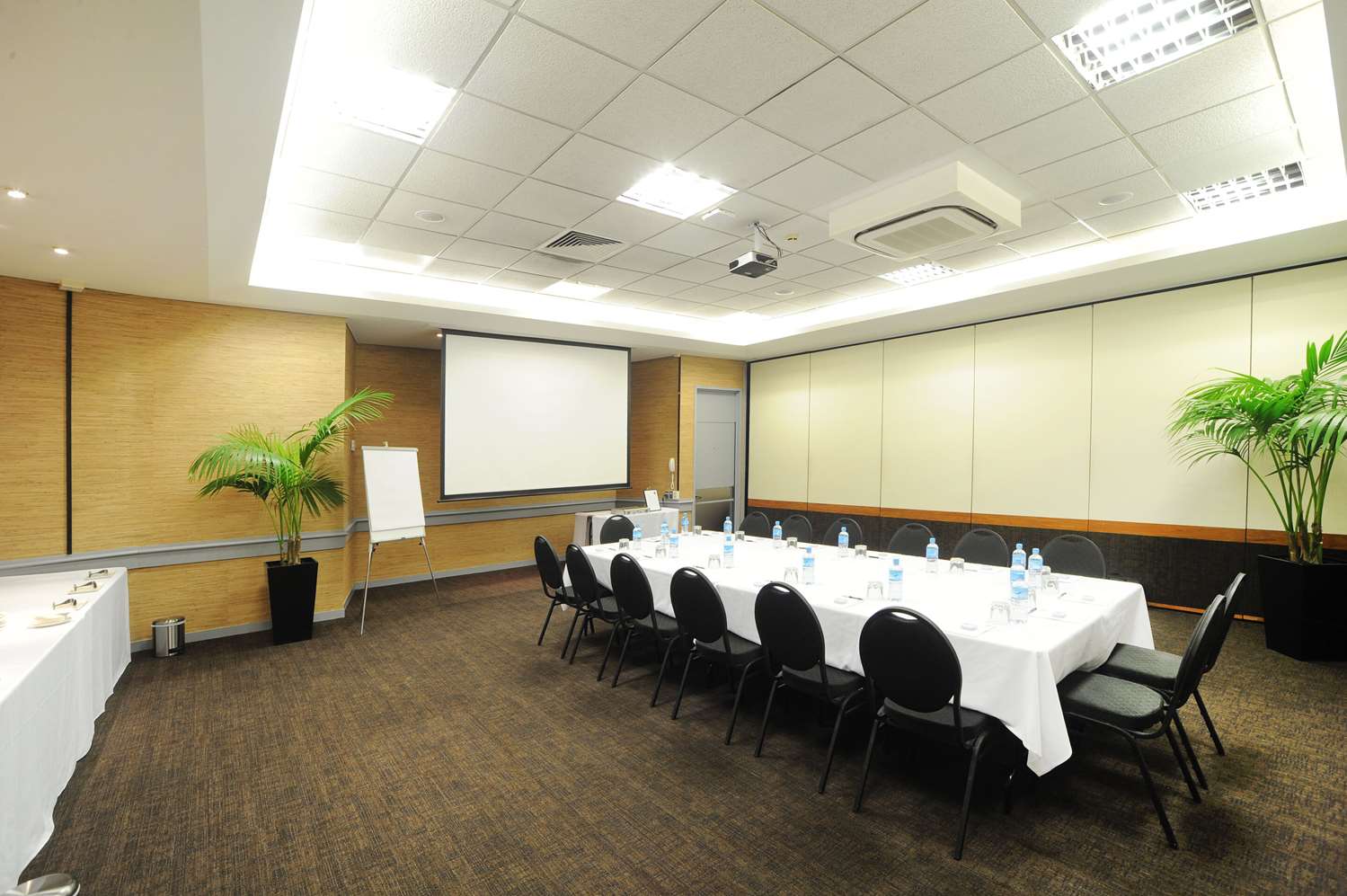 Quality Hotel Lincoln Green 38/42