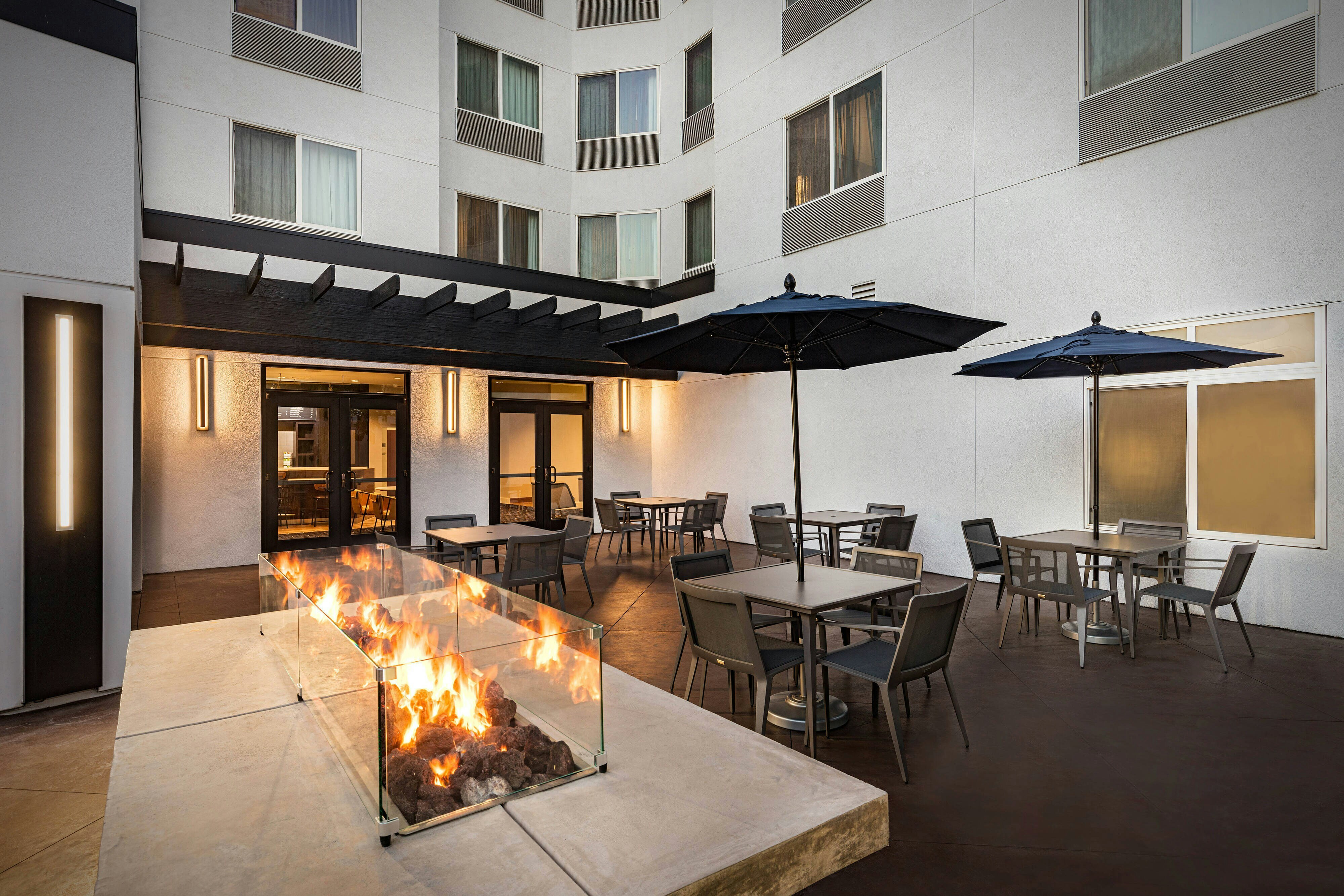 Courtyard By Marriott Anaheim Resort Convention Center 11/17