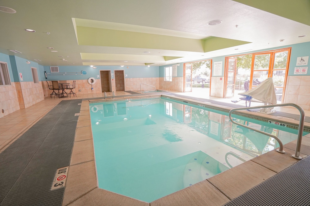 Holiday Inn Express Hotel And Suites Ontario 35/61
