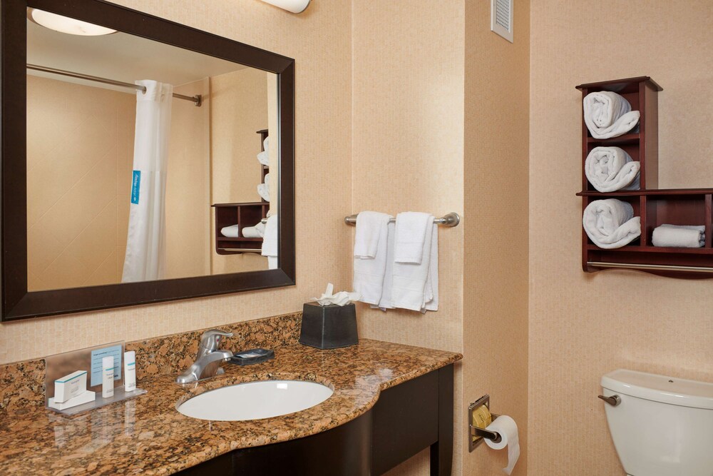 Hampton Inn & Suites Denver/Highlands Ranch 28/82
