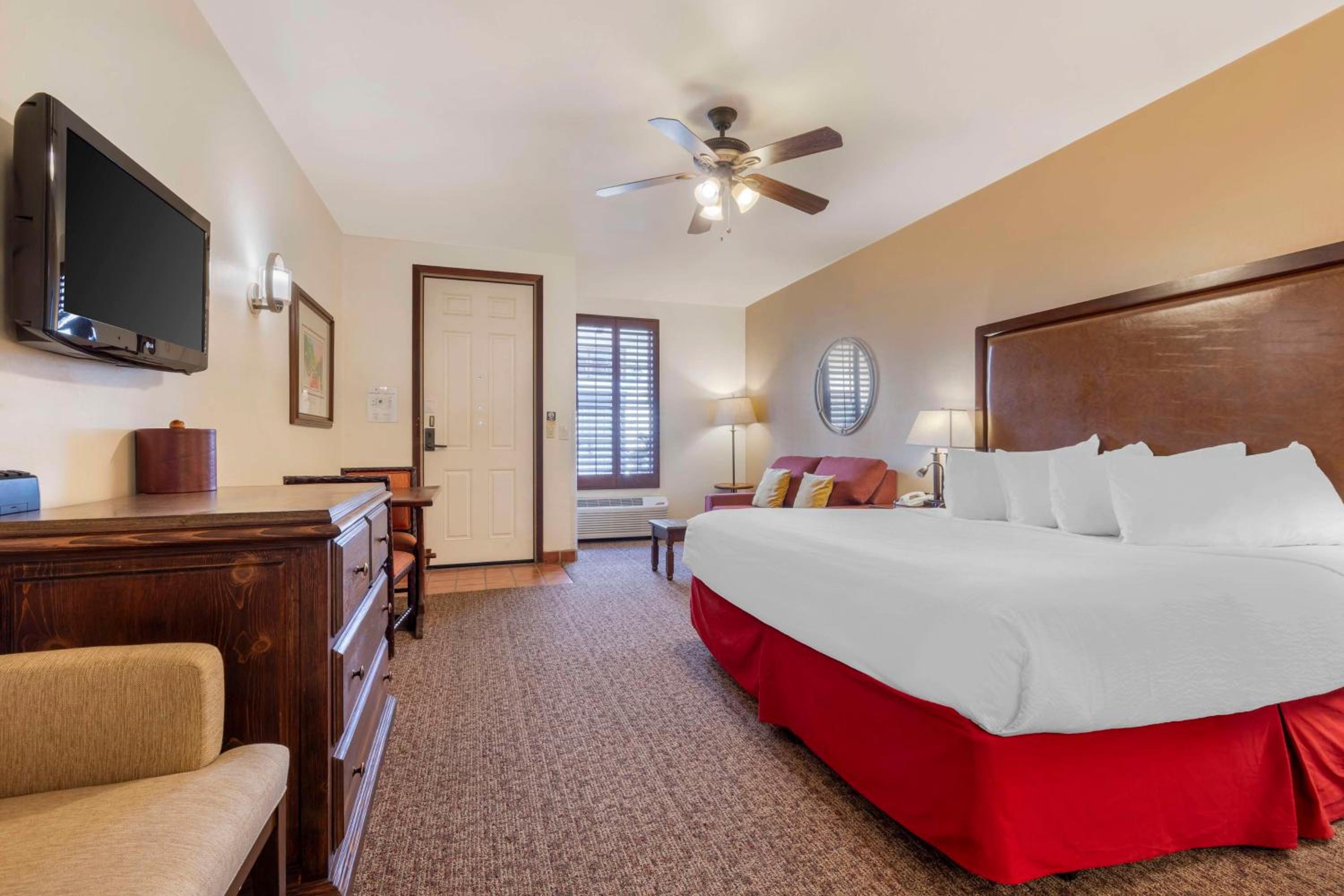 Room, King Bed, Bathtub, Accessible