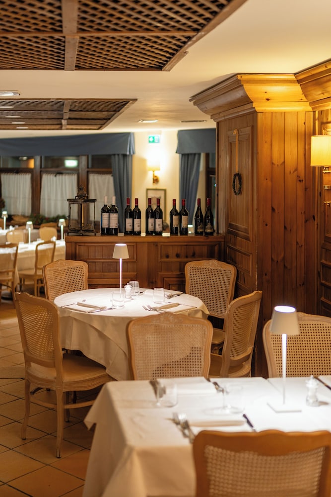 Hotel Alaska Cortina 48/60