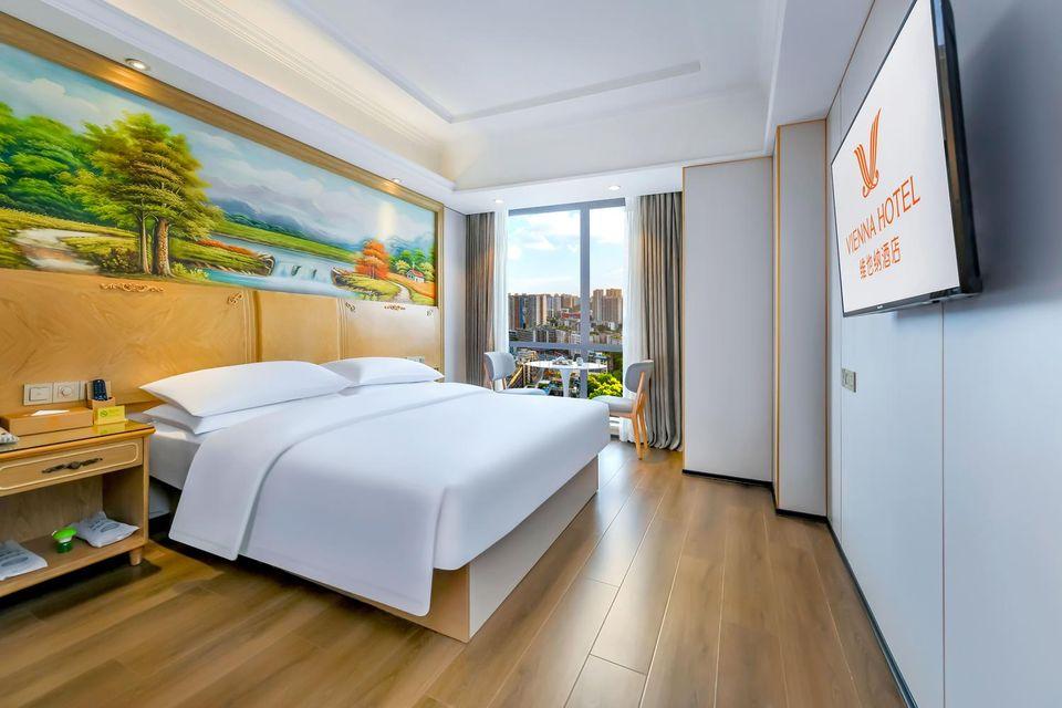 Deluxe, King Bed, Queen Bed