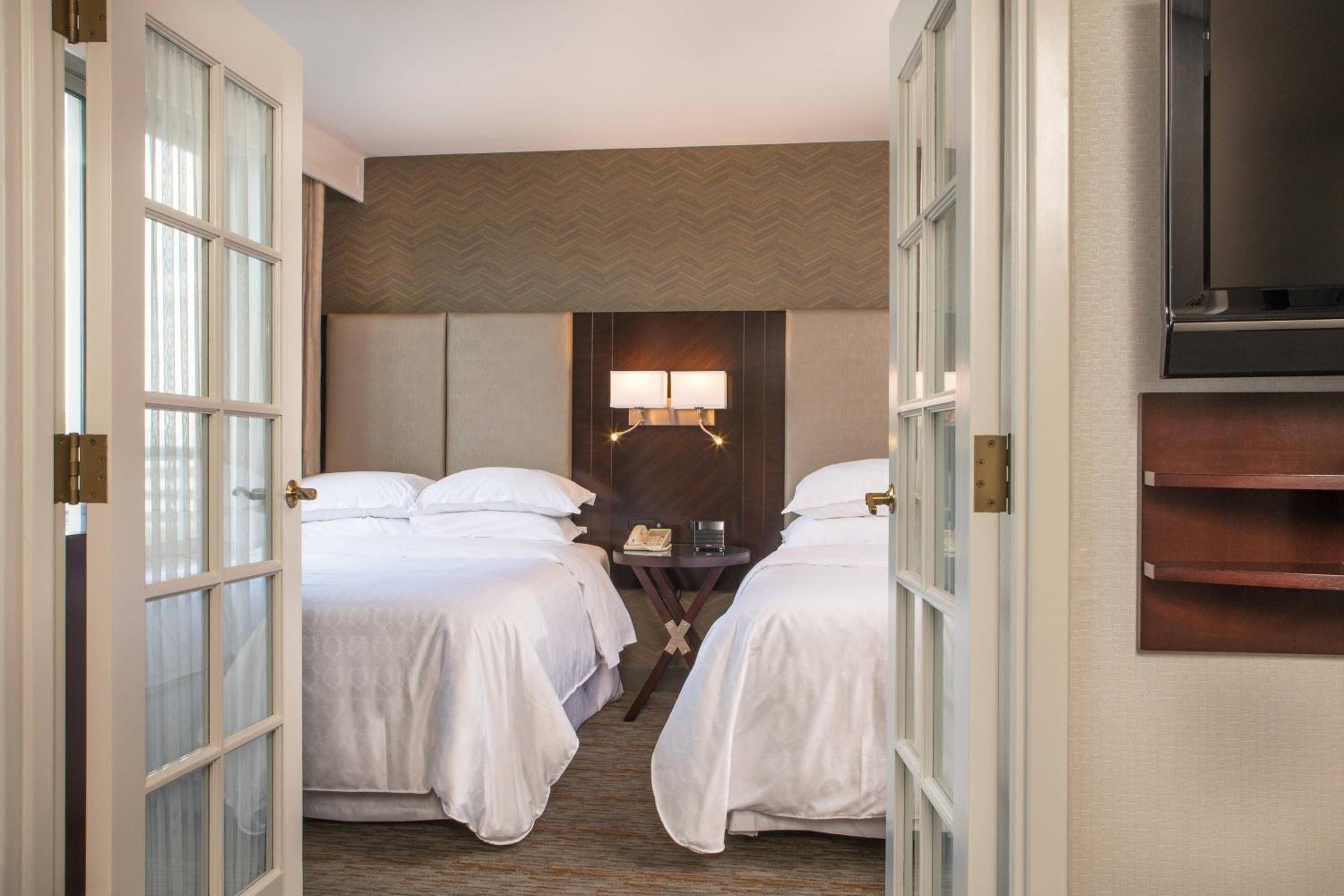 Room at Sheraton Suites Chicago Elk Grove, ELK GROVE VILLAGE - IL