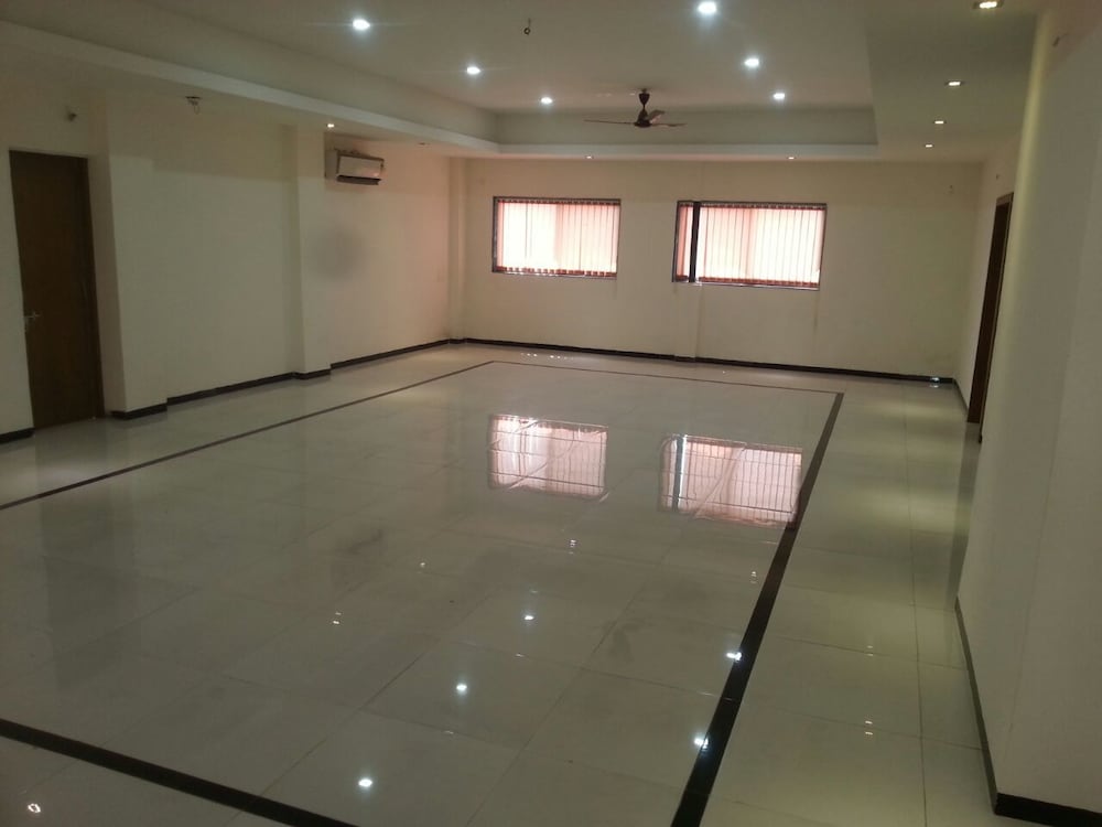 Hotel Dhruv Palace 24/47