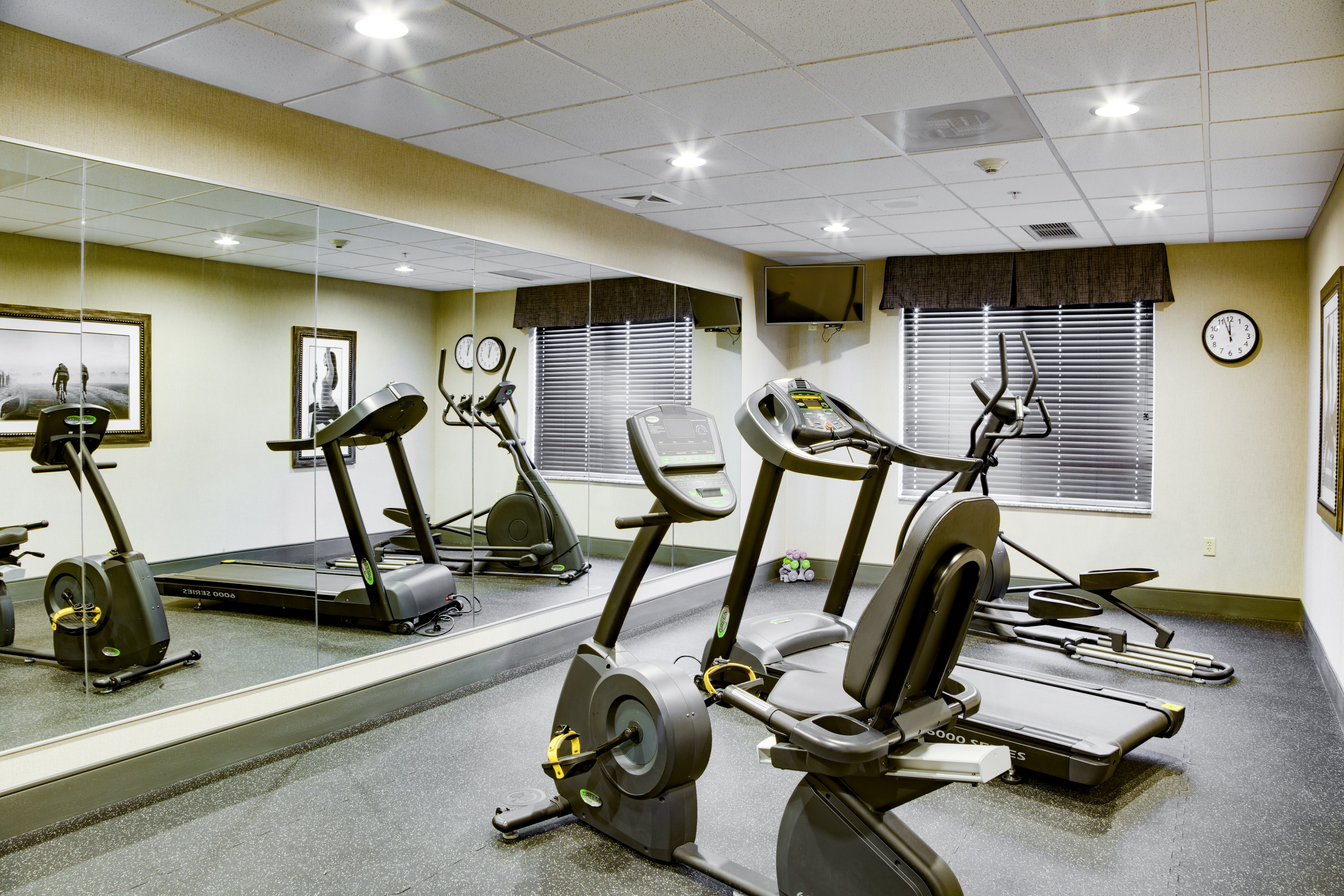 Holiday Inn Express Suites Nevada 46/66