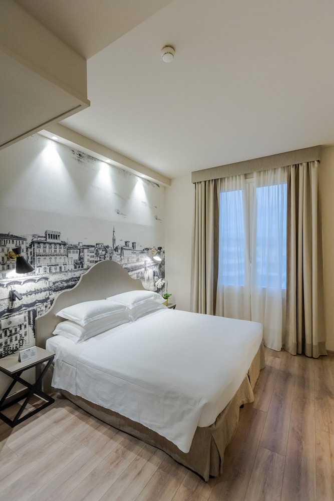 Room at FH 55 Grand Hotel Mediterraneo, FLORENCE