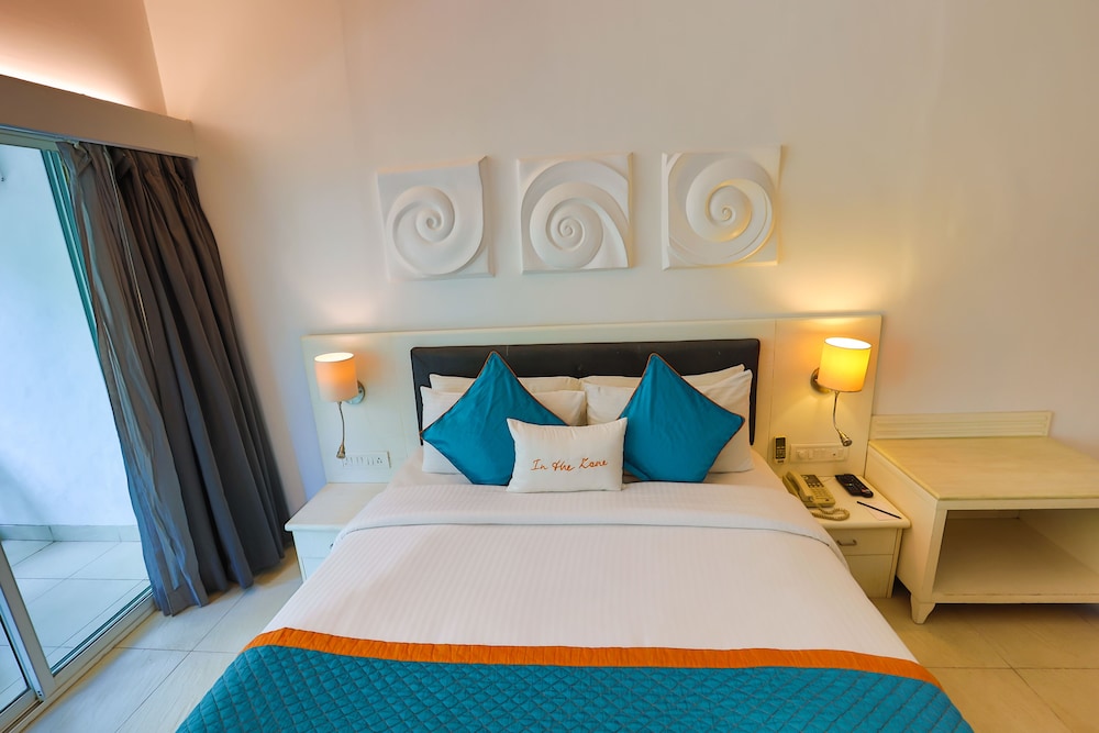 CONNECTING, JUNIOR SUITE